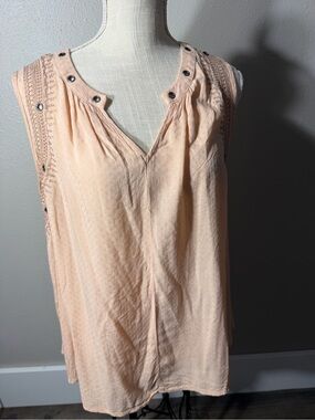 Knox Rose Peach Sleeveless V-Neck Tank with Snap Details